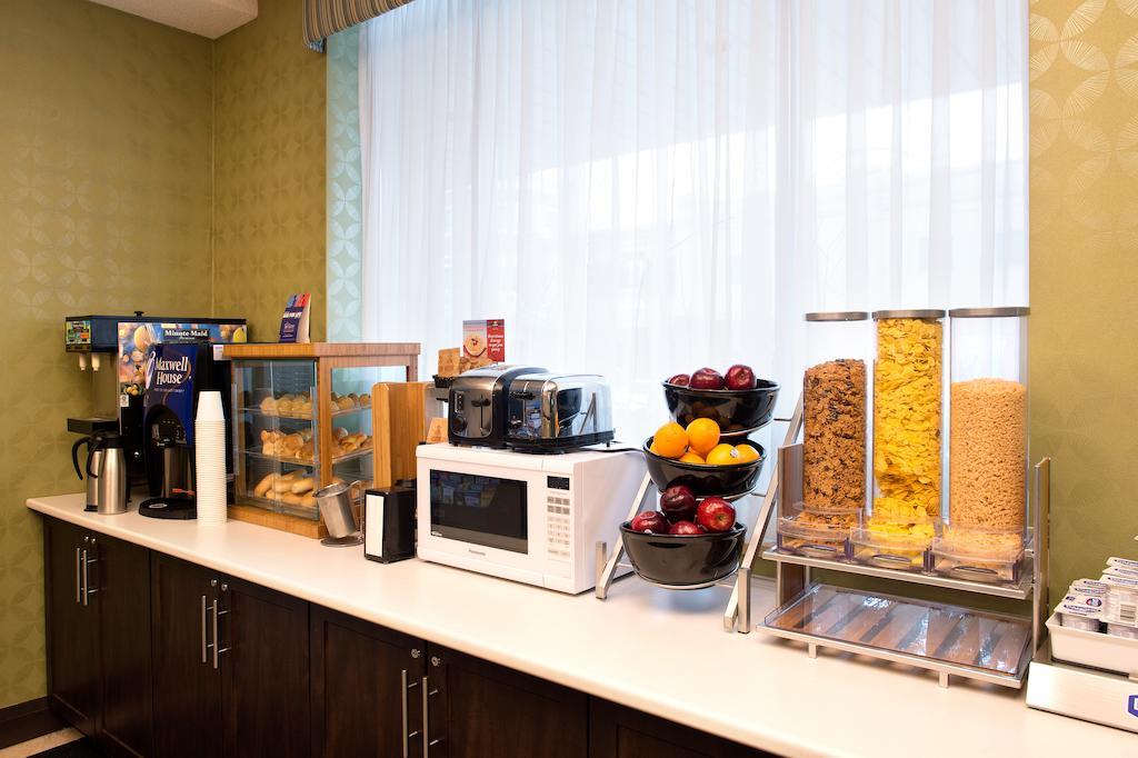 Days Inn By Wyndham Toronto East Beaches Esterno foto