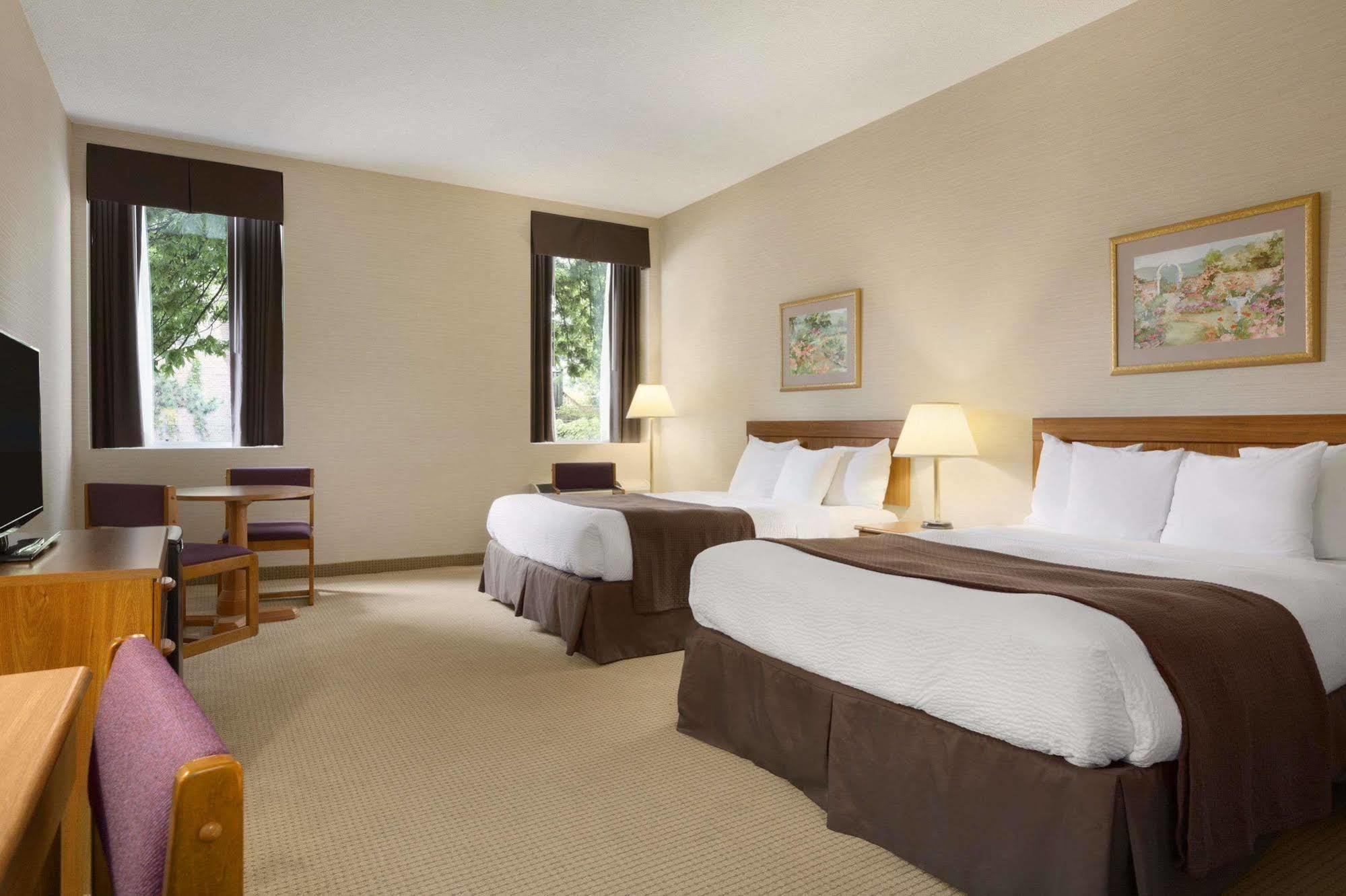 Days Inn By Wyndham Toronto East Beaches Esterno foto