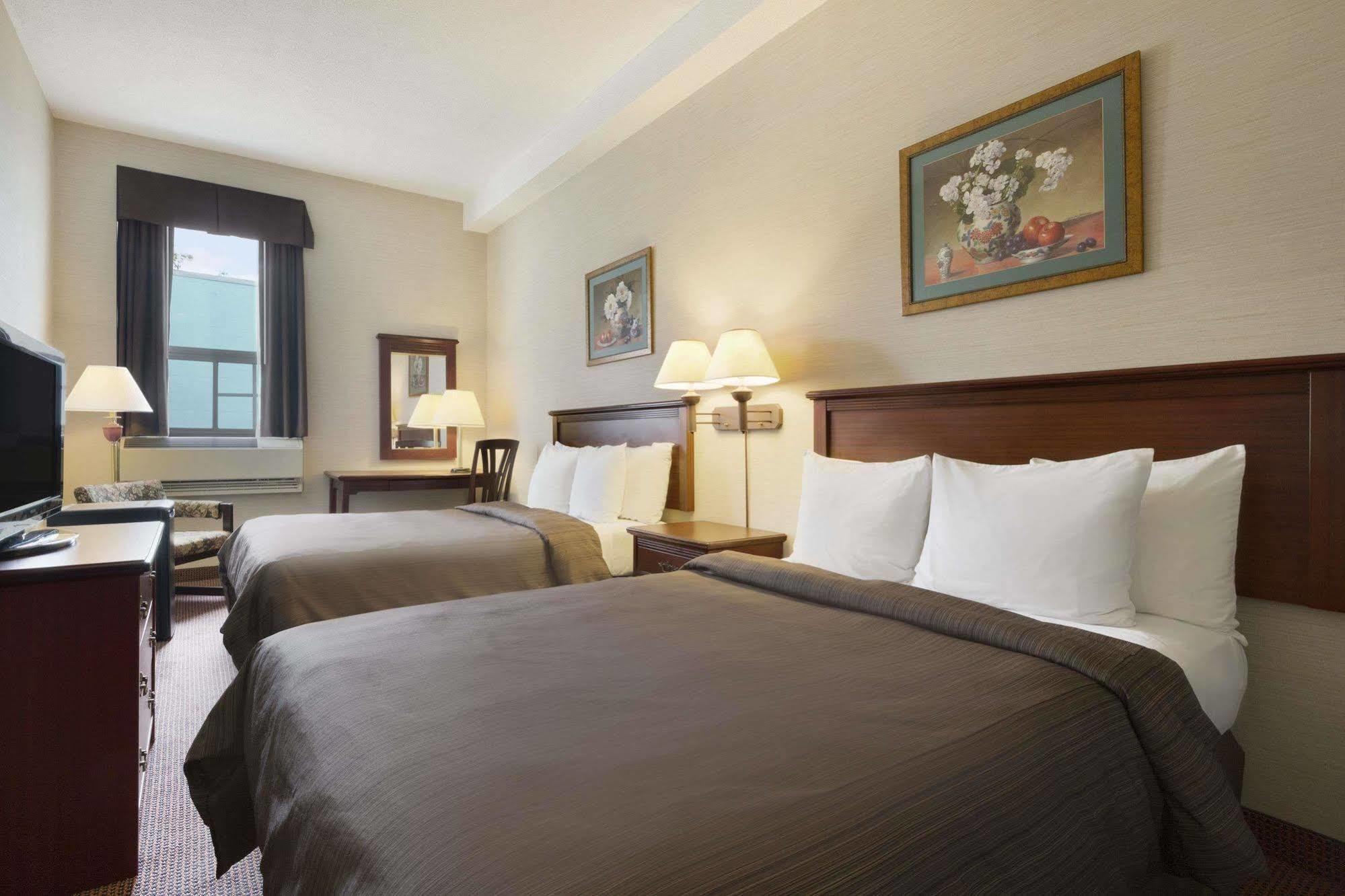 Days Inn By Wyndham Toronto East Beaches Esterno foto
