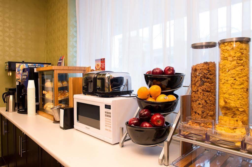 Days Inn By Wyndham Toronto East Beaches Esterno foto